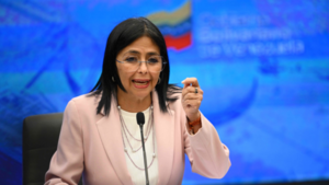 Ni "subordinados" ni "sometidos", dice presidenta de Venezuela bajo presión de Trump