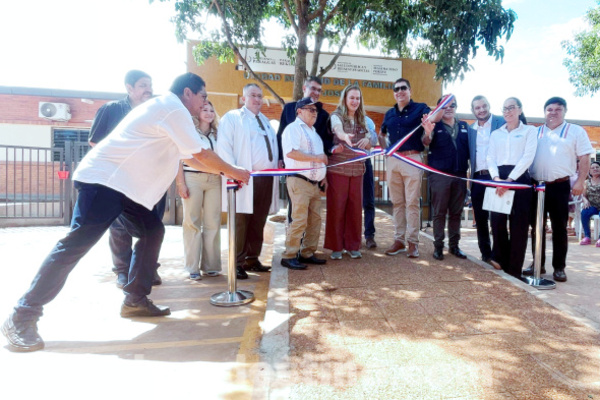 Salud reforzó la red pública de servicios especializados en la XIII Región Sanitaria: intendente Acevedo presente en ceremonias  - El Nordestino
