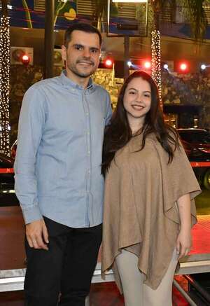 Nuevo ícono urbano: Shopping Mariscal inauguró mural “Raíz y Barrio”   - Sociales - ABC Color