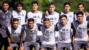 Olimpia: El 4-3-3 de Vitamina y el choque contra Boca