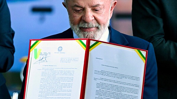 Lula veta ley que reducía la condena de Bolsonaro