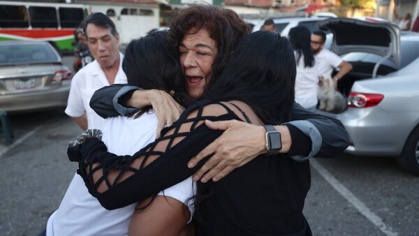 Venezuela libera a presos políticos bajo presión de Estados Unidos