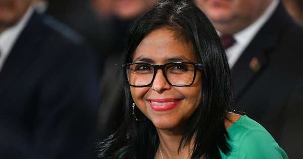 La Nación / Presidenta interina de Venezuela visitará a Petro en Bogotá