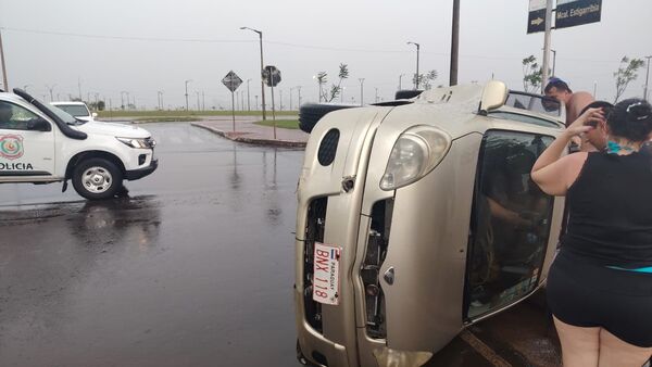 ACCIDENTE DE TRÁNSITO CON VUELCO DEJÓ VARIOS LESIONADOS EN ENCARNACIÓN