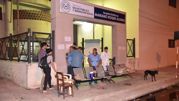 Cena familiar acaba en tragedia: Adolescente se atragantó, bebió agua, no resultó y murió