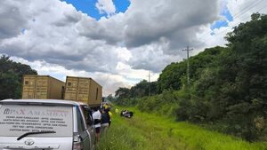 Médico y su madre fallecieron en un accidente: culpan a los baches