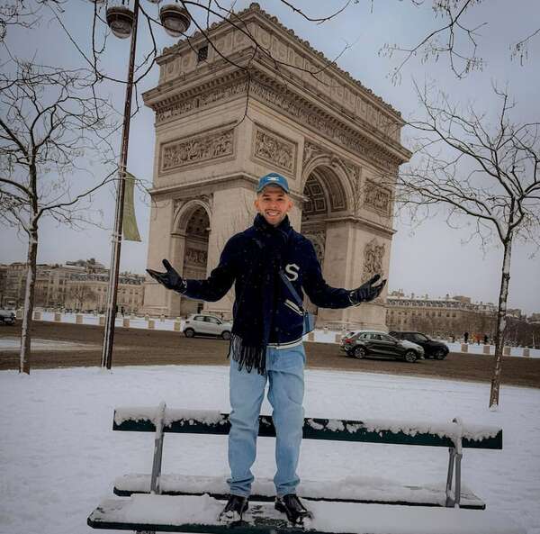 Julio Enciso recorrió París con sus padres y su esposa - Gente - ABC Color