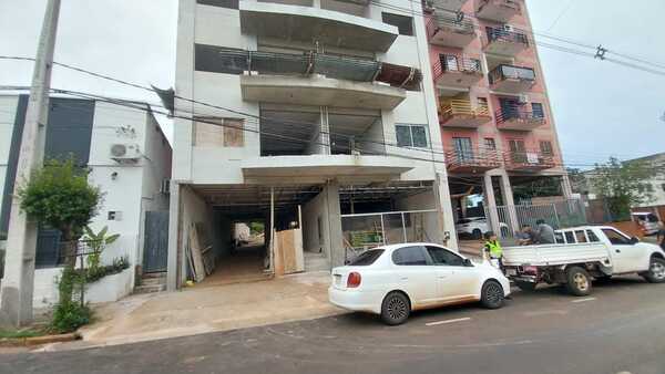 Trabajador cae desde un edificio en pleno centro de Encarnación