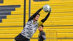 Conmoción en el fútbol argentino: un arquero de la 2da división sufrió un paro cardíaco durante un entrenamiento