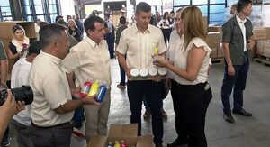 Presidente inicia distribución de Útiles escolares