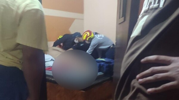 Un hombre se desvaneció en el motel y su acompañante lo abandonó