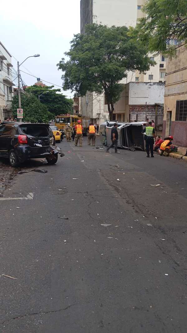 Cuádruple choque en pleno centro de Asunción