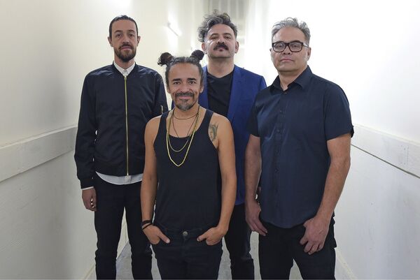 Café Tacvba pide retirar su música de Spotify por vínculos polémicos de la plataforma - Canal-E