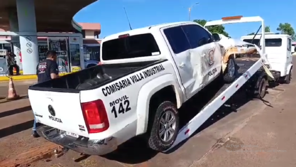Patrullera policial protagoniza choque contra una camioneta en la línea internacional de PJC