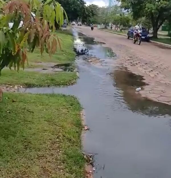 Vecinos de la avenida Herminio Mendoza reclaman reparación urgente del desagüe cloacal - Concepción al Día