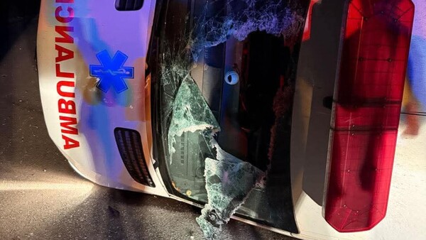 Camión impactó contra ambulancia del IPS y dejó una funcionaria herida