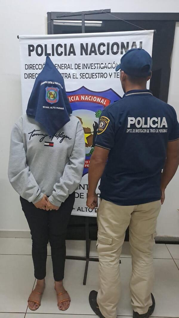 Popular / Ho'a una "mula" narco metida a proxeneta nada "Dulce"