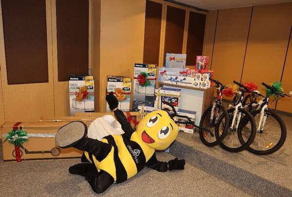 Universitaria realizó su Sorteo de Reyes 2026 - Empresariales - ABC Color