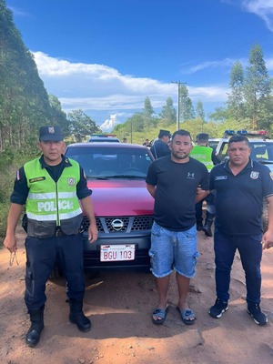 Detienen a militar con camioneta robada tras persecución