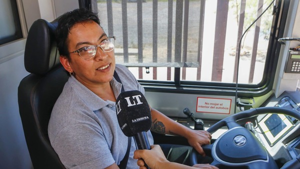 Tania Sosa: La mujer al volante de los buses eléctricos