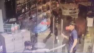 Cliente con machetillo causa disturbios en minimarket