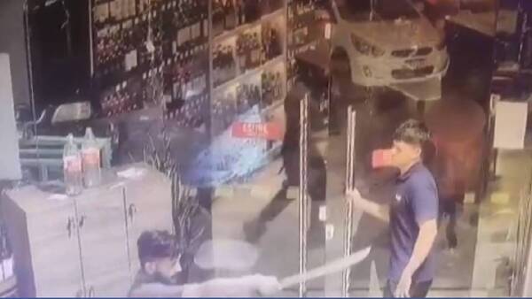 Cliente con machetillo causa disturbios en minimarket