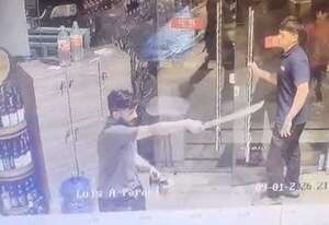 Video: riña en local comercial deja un guardia herido y un detenido - Policiales - ABC Color