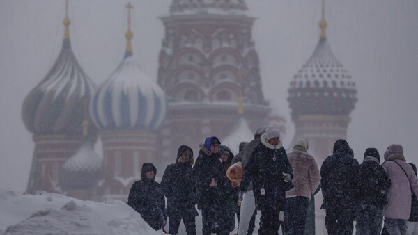 Colapsa el principal aeropuerto de Moscú debido a la mayor nevada del invierno