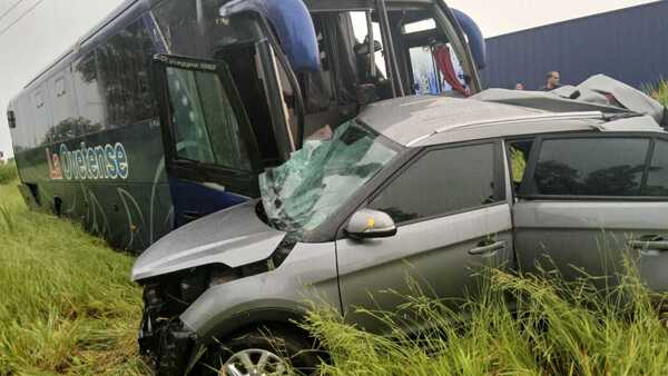 Choque entre bus y camioneta acaba con la vida de joven médico en San Pedro