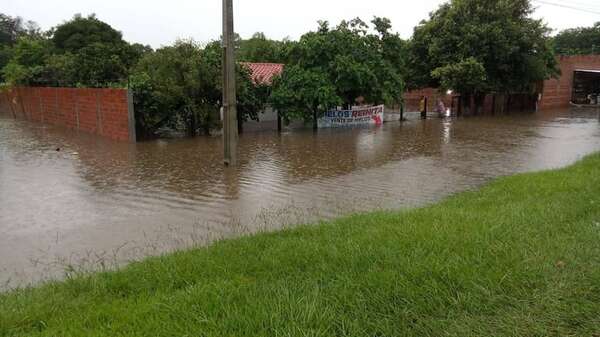 Desborde del arroyo Naranja afecta a 12 familias en Carayao - Nacionales - ABC Color
