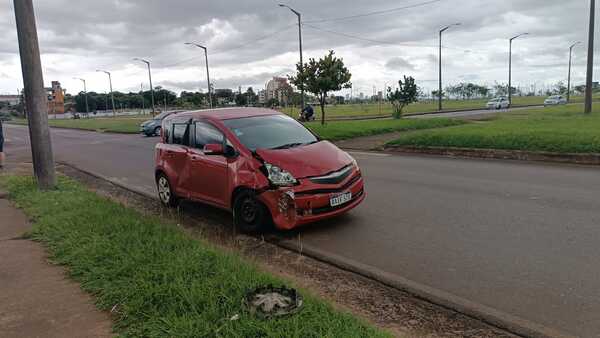 Nuevo accidente sobre la avenida Japón deja daños materiales