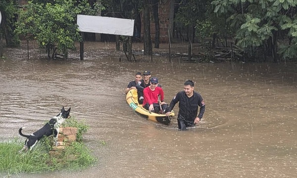 Fuertes lluvias provocaron inundaciones en Carayao y dejaron al menos 15 familias afectadas - OviedoPress
