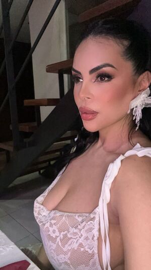 Popular / ¡A Seni Kim novia celosa le pidió "bloquear" a su chuli"