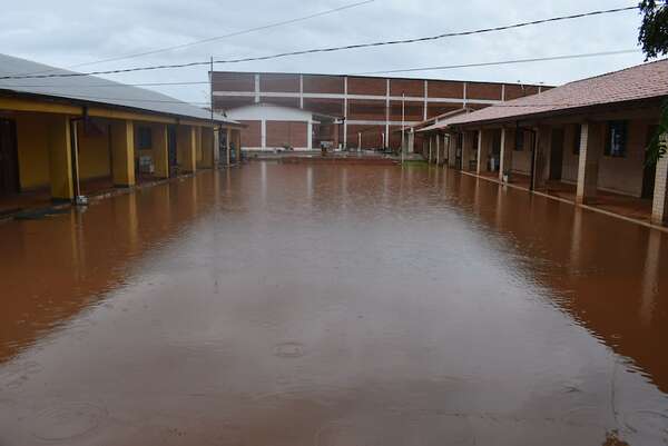 Barrios inundados tras intensas lluvias en Santaní - Nacionales - ABC Color