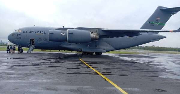 La Nación / Avión militar de EE. UU. llegó con armas y municiones para entrenar a las FF. AA.