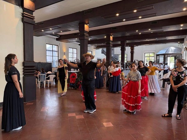 Clases gratis de danza en el Centro Cultural Ycuá Bolaños