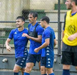 Nacional: El rejuvenecido Santa Cruz se divierte bajo la lluvia - Nacional - ABC Color