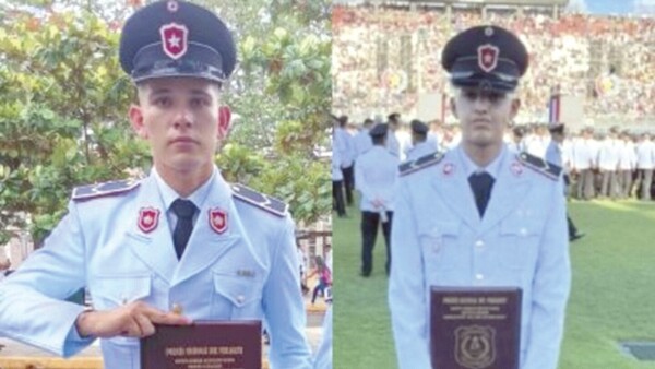 Dos policías mueren tras volcar por culpa de un charco: uno egresó hace 20 días