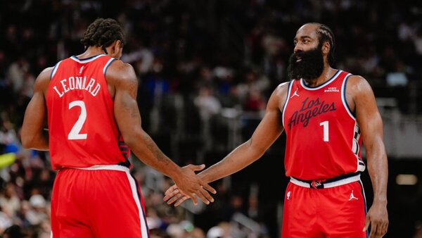 Los Clippers remontan en Detroit y los Spurs asaltan Boston