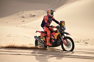 Benavides gana etapa del Dakar en motos y se mete en lucha por el título