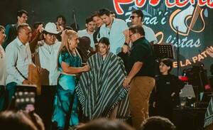 [VIDEO] El públicó eligió y Mily se llevó el poncho para'i de oro