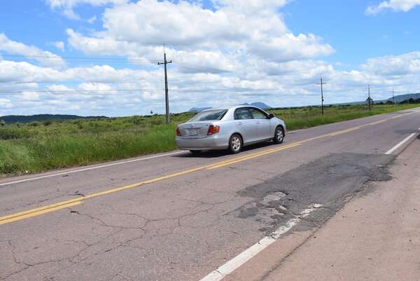 Bacheo inconcluso agrava el mal estado de la ruta PY01 - Nacionales - ABC Color