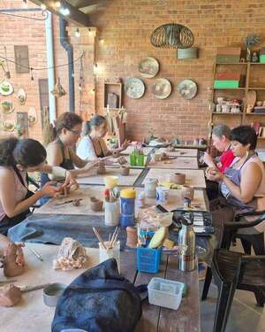 El Granel abre un espacio creativo para modelar palabras en barro - Artes Plásticas - ABC Color