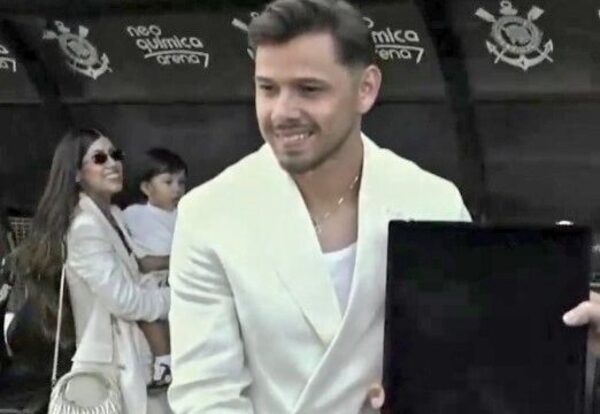 Popular / ¡Idolo total! Corinthians le regaló una despedida ante su público a Angel Romero