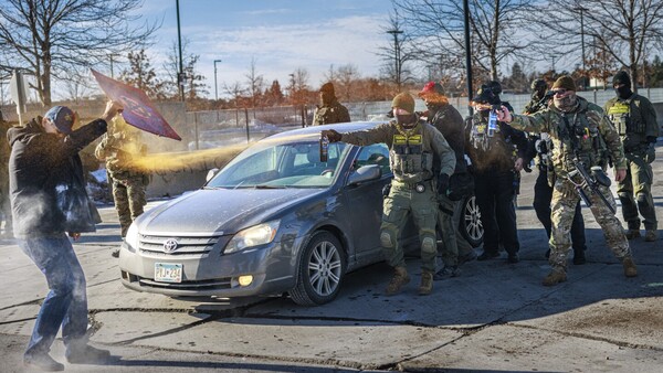Gobierno de Trump anuncia despliegue de "cientos" de policías adicionales en Mineápolis