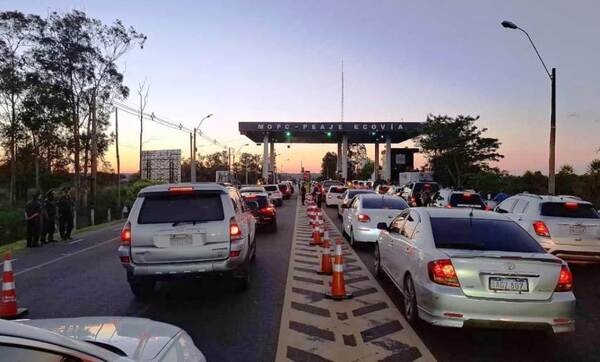 Manifestantes exigen liberar peaje Ecovía •