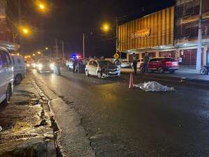Hombre de 79 años muere al intentar cruzar la avenida Defensores del Chaco - Policiales - ABC Color