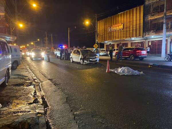 Hombre de 79 años muere al intentar cruzar la avenida Defensores del Chaco - Policiales - ABC Color
