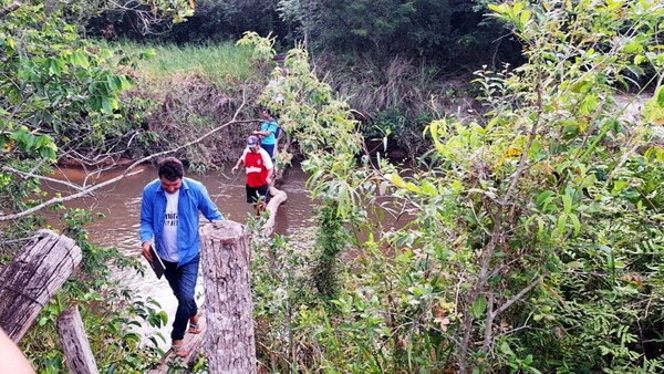 500 familias siguen arriesgando sus vidas por falta de un puente