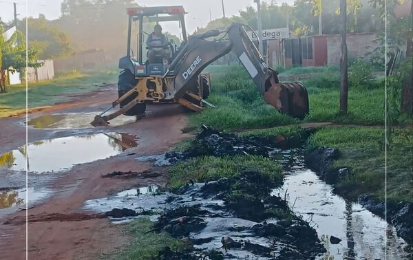 Municipalidad realiza limpieza de cunetas en Fracción Ramonita - Concepción al Día
